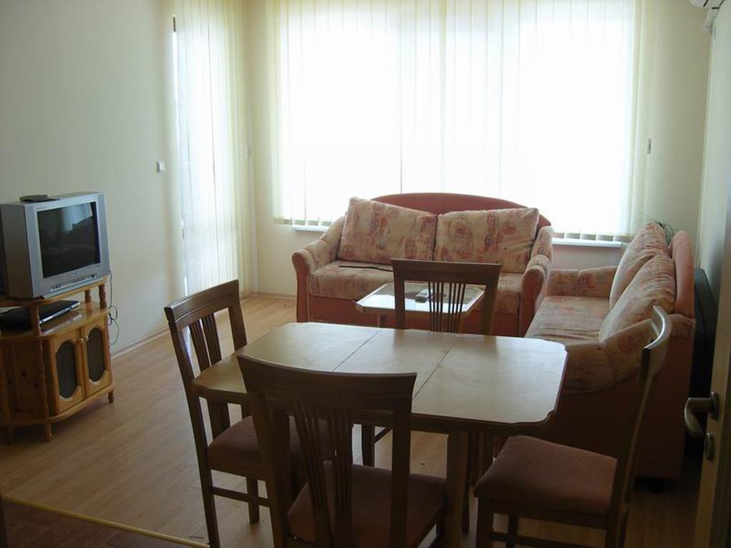 Gt Messambria Fort Beach Apartments Sveti Vlas Room photo